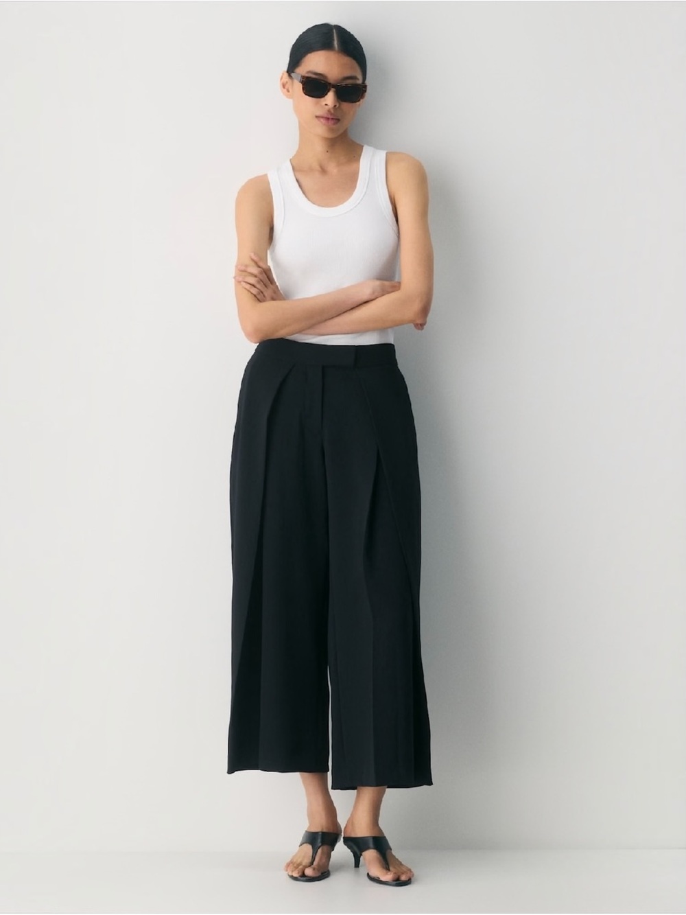 Aritzia Cavetto Mid Rise Barrel Pant Pleated Crepette Trouser Black 2 Wide Leg
